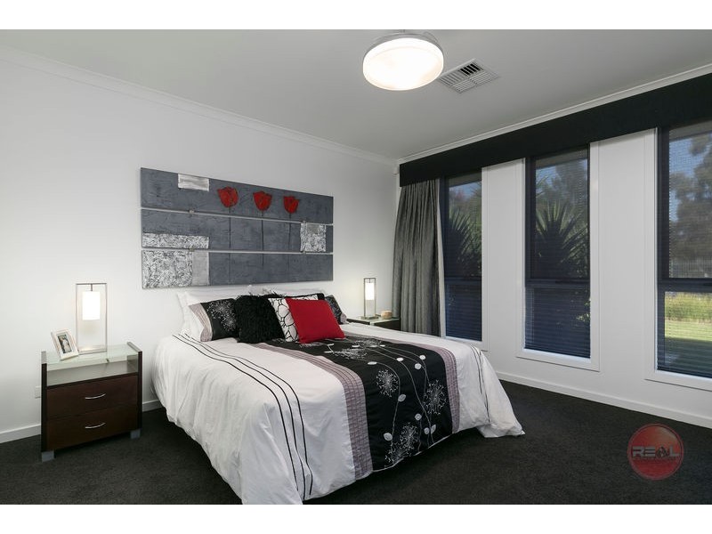 4 Pildappa Avenue, Park Holme SA 5043
