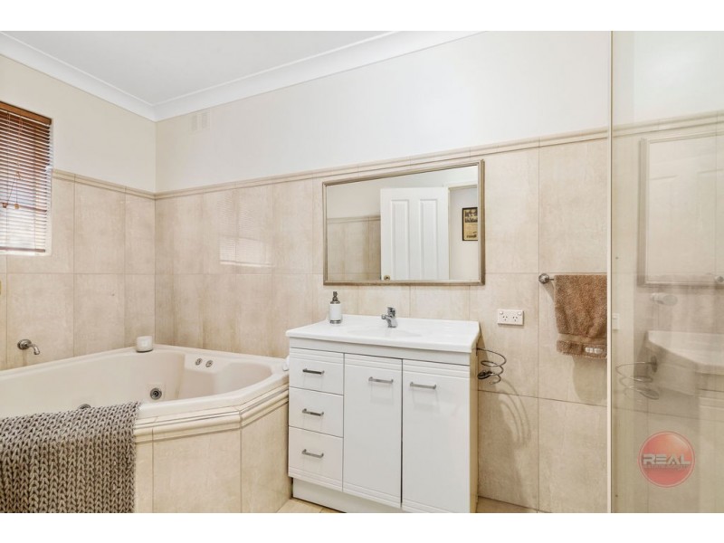 18 Weatherly Road, Happy Valley SA 5159