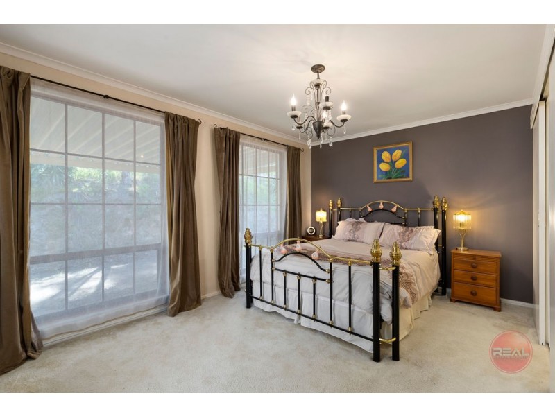 18 The Pines Close, Happy Valley SA 5159