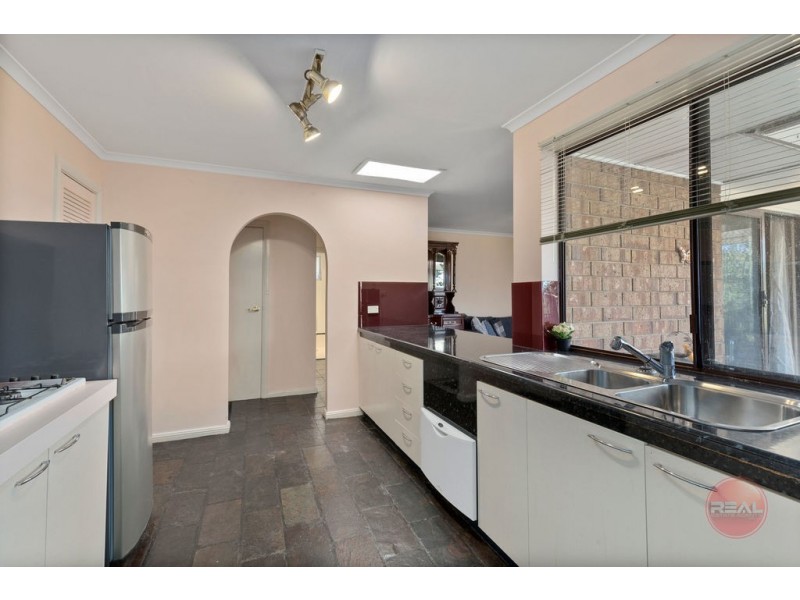 18 The Pines Close, Happy Valley SA 5159