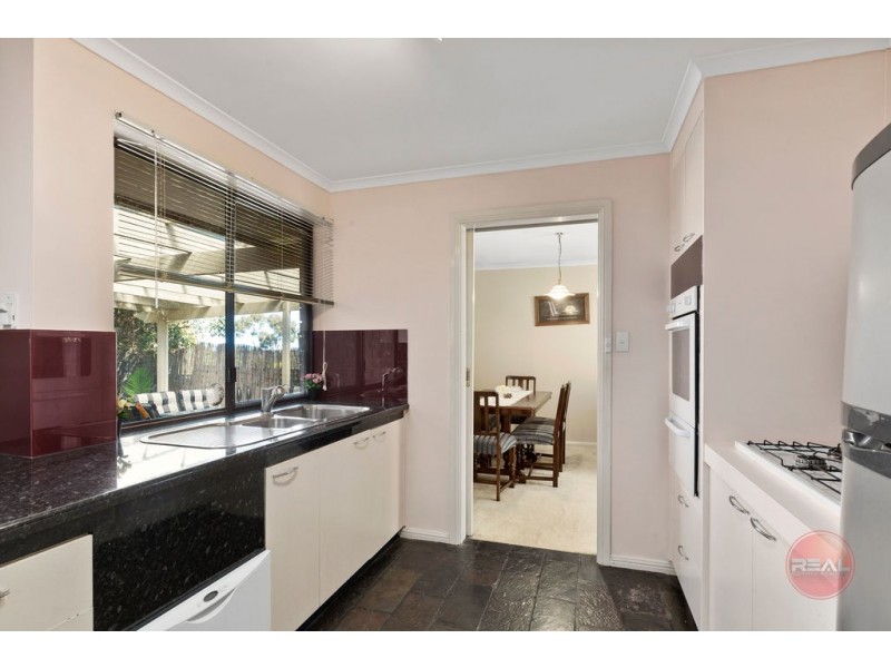 18 The Pines Close, Happy Valley SA 5159