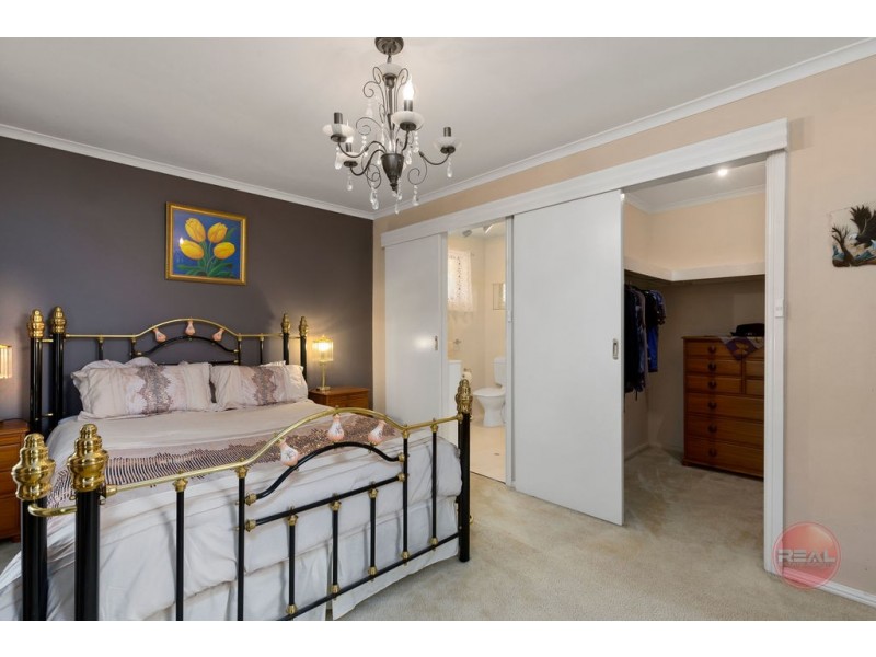 18 The Pines Close, Happy Valley SA 5159