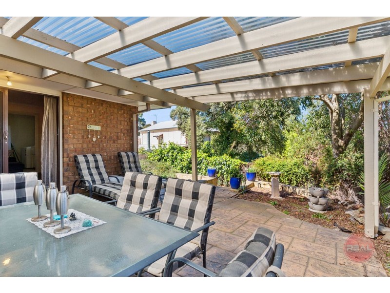 18 The Pines Close, Happy Valley SA 5159