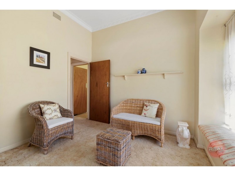 4 Nunyah Avenue, Park Holme SA 5043