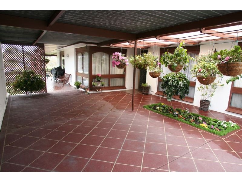 17 Glenloth Drive, Happy Valley SA 5159