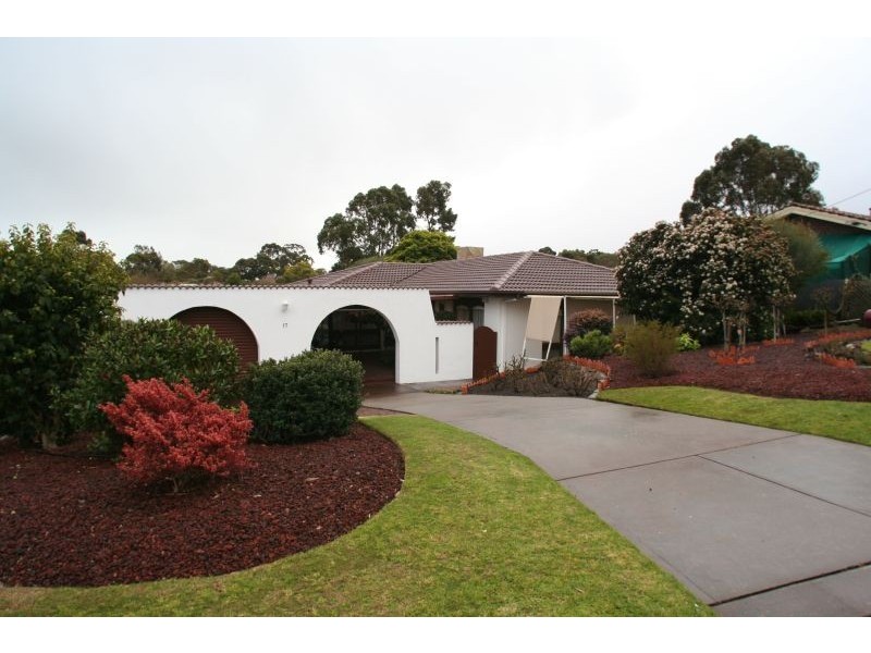 17 Glenloth Drive, Happy Valley SA 5159