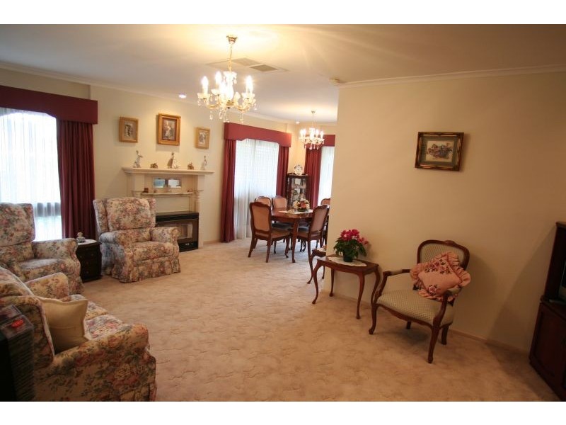 17 Glenloth Drive, Happy Valley SA 5159