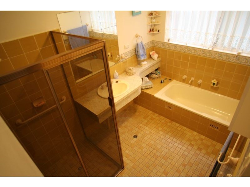 17 Glenloth Drive, Happy Valley SA 5159