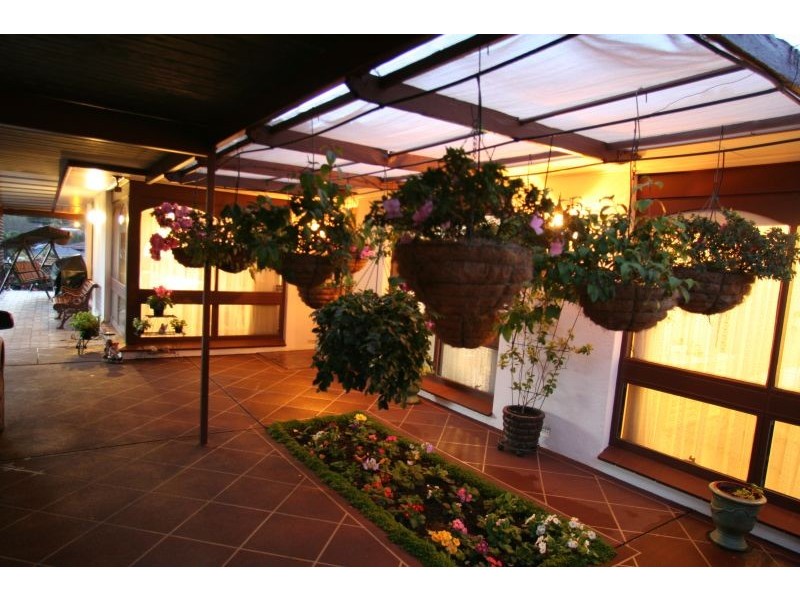 17 Glenloth Drive, Happy Valley SA 5159