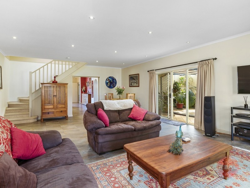 6 Sandison Avenue, Park Holme SA 5043