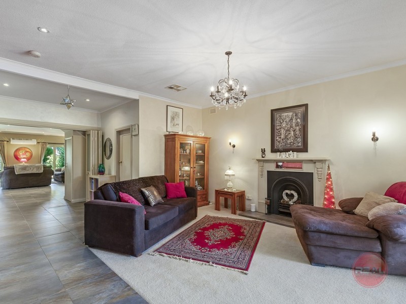 6 Sandison Avenue, Park Holme SA 5043