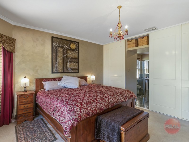 6 Sandison Avenue, Park Holme SA 5043