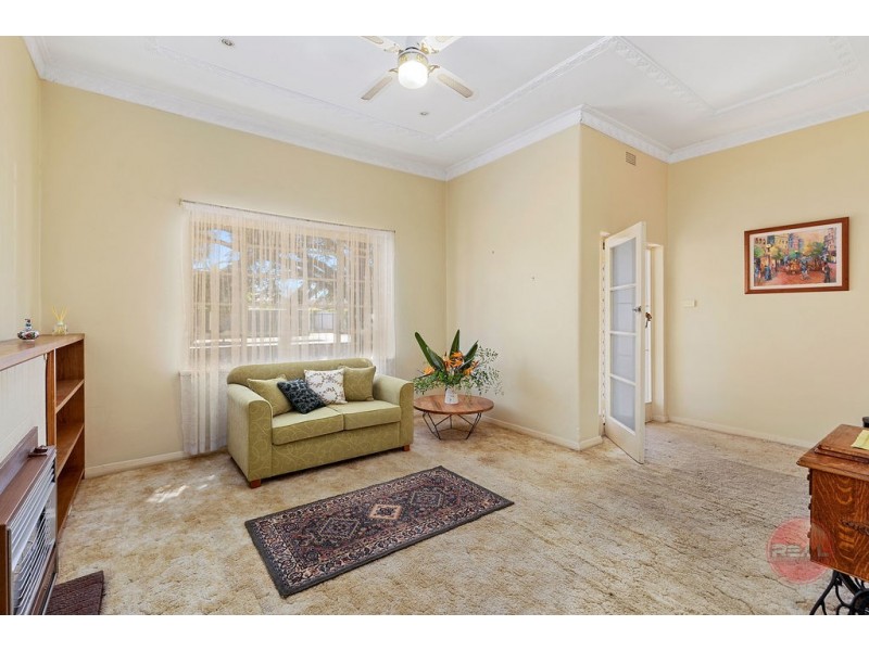 4 Nunyah Avenue, Park Holme SA 5043