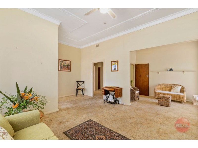 4 Nunyah Avenue, Park Holme SA 5043