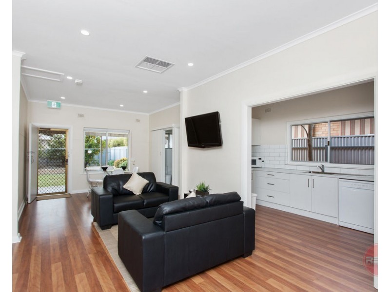 Room at 3 Deepdene Avenue, Mitchell Park SA 5043