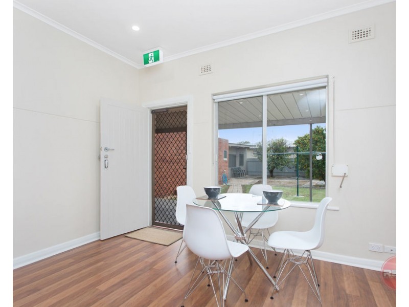 Room at 3 Deepdene Avenue, Mitchell Park SA 5043