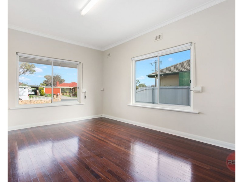 Room at 3 Deepdene Avenue, Mitchell Park SA 5043