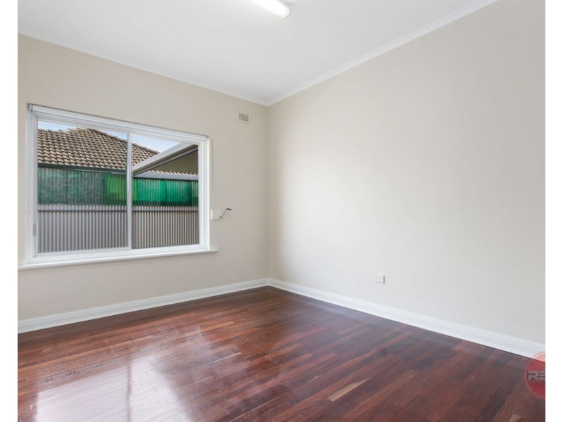Room at 3 Deepdene Avenue, Mitchell Park SA 5043
