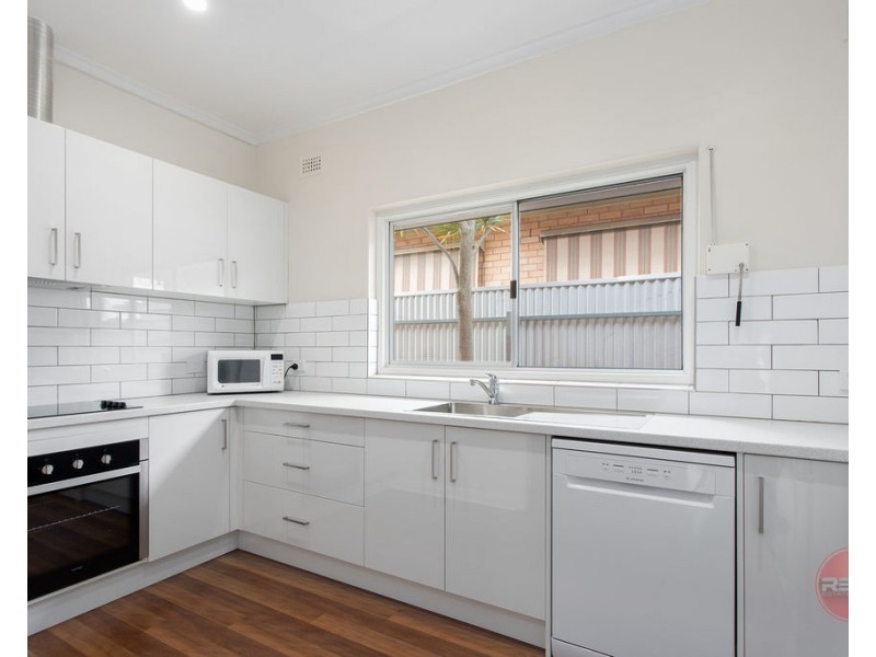 Room at 3 Deepdene Avenue, Mitchell Park SA 5043