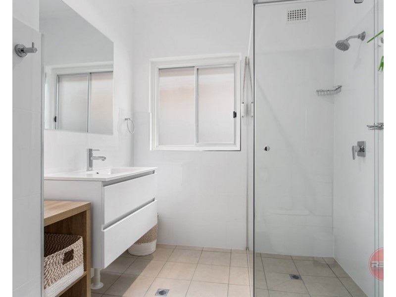 Room at 3 Deepdene Avenue, Mitchell Park SA 5043