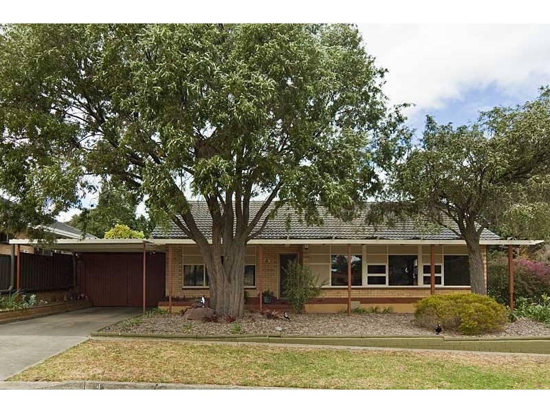 4 Greenbank Gr, Hackham West SA 5163