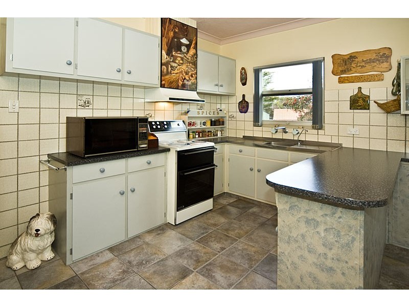 4 Greenbank Gr, Hackham West SA 5163