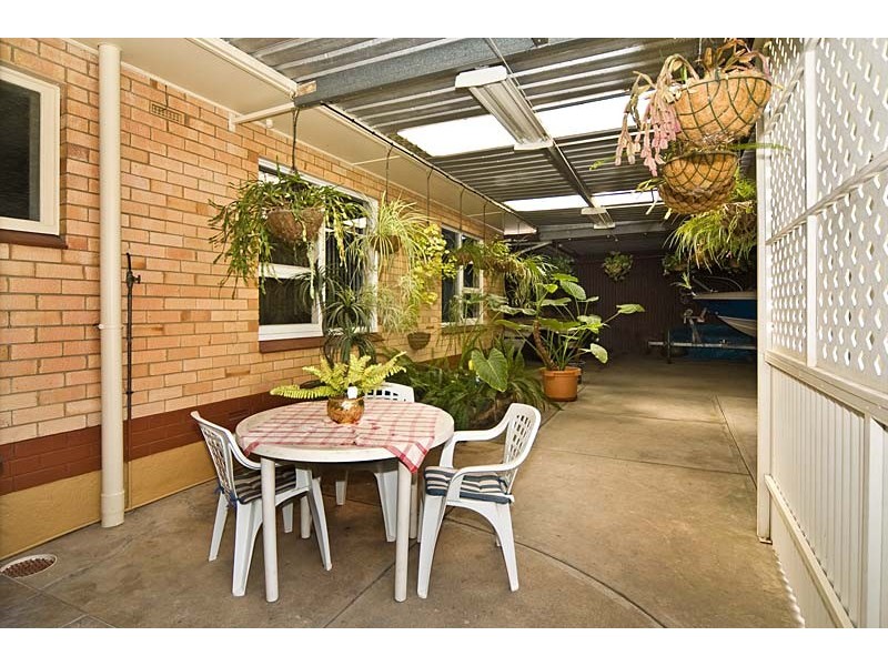 4 Greenbank Gr, Hackham West SA 5163