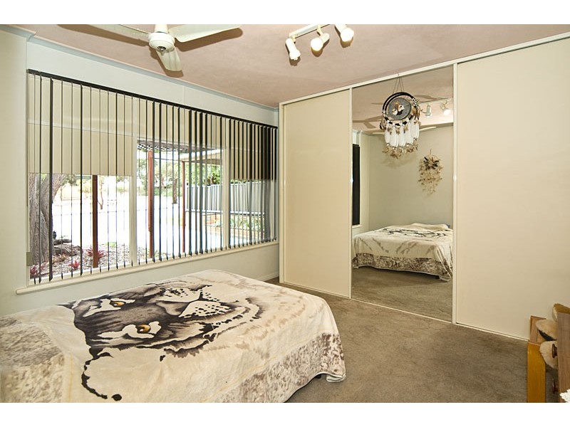 4 Greenbank Gr, Hackham West SA 5163