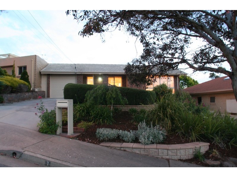 7 Lowanna Road, Seaview Downs SA 5049