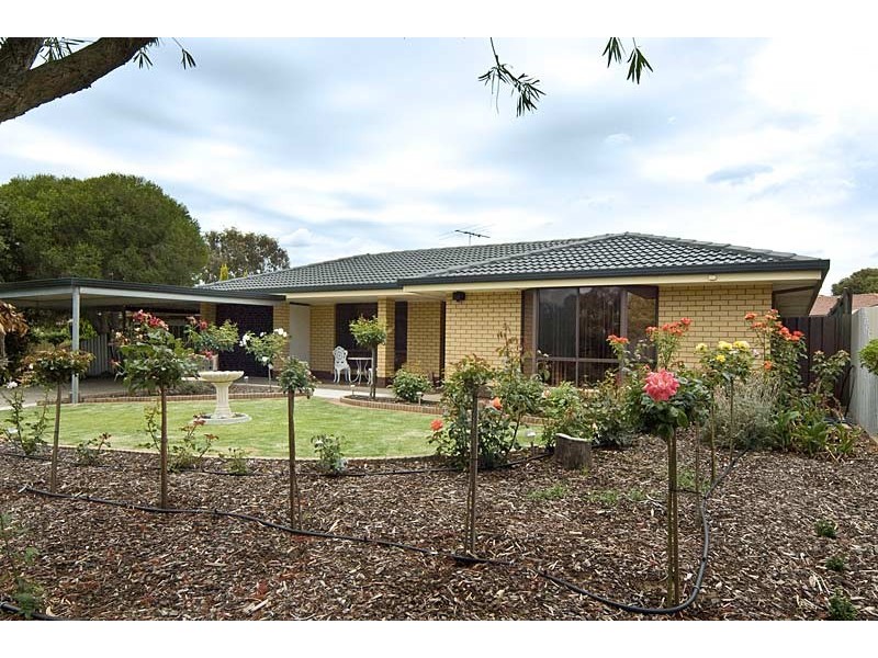 4 Lincoln Cove, Woodcroft SA 5162