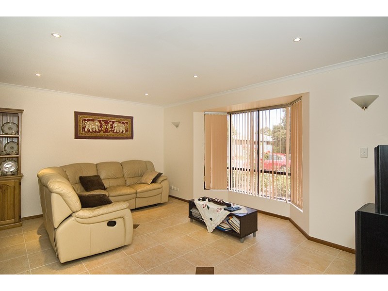 4 Lincoln Cove, Woodcroft SA 5162