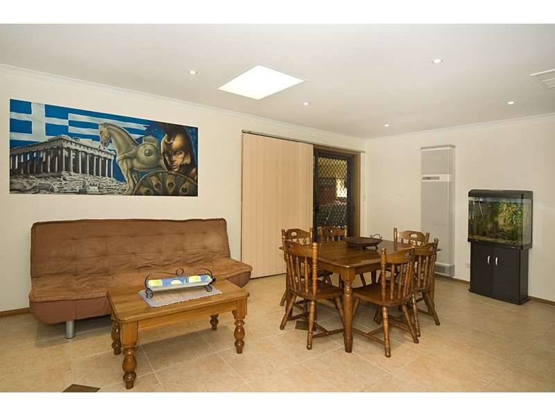 4 Lincoln Cove, Woodcroft SA 5162