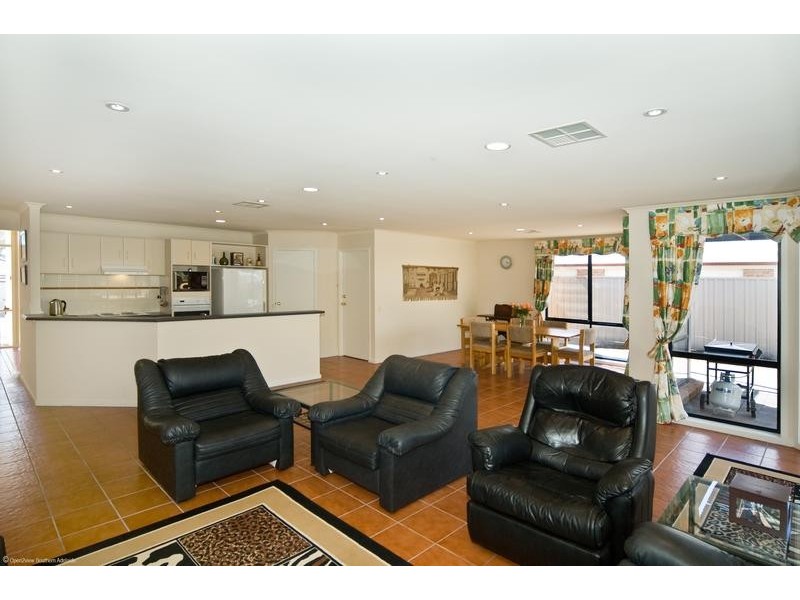 3 Westbury Ct, Woodcroft SA 5162