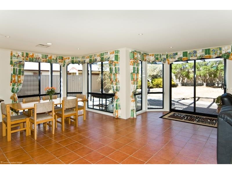 3 Westbury Ct, Woodcroft SA 5162