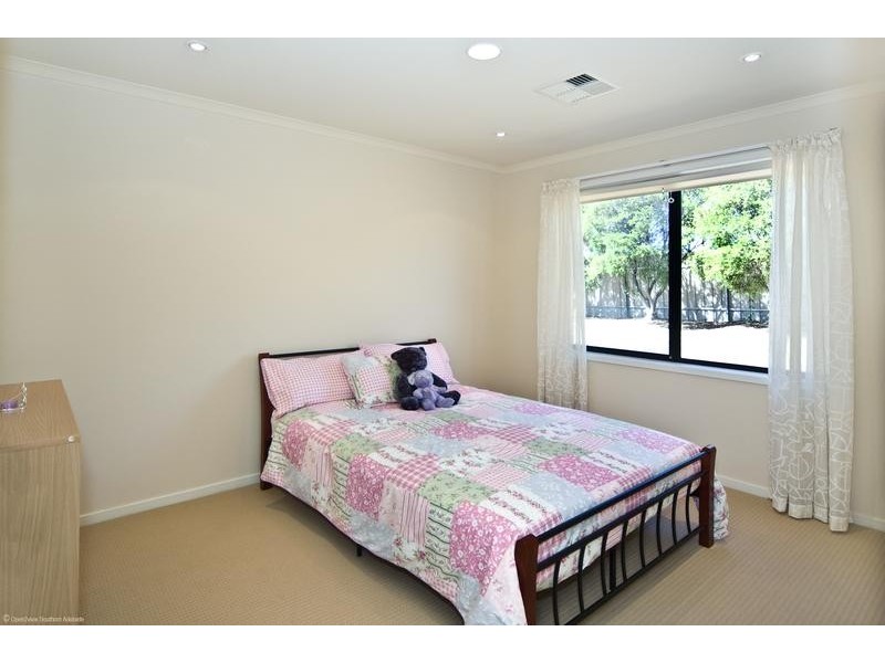 3 Westbury Ct, Woodcroft SA 5162