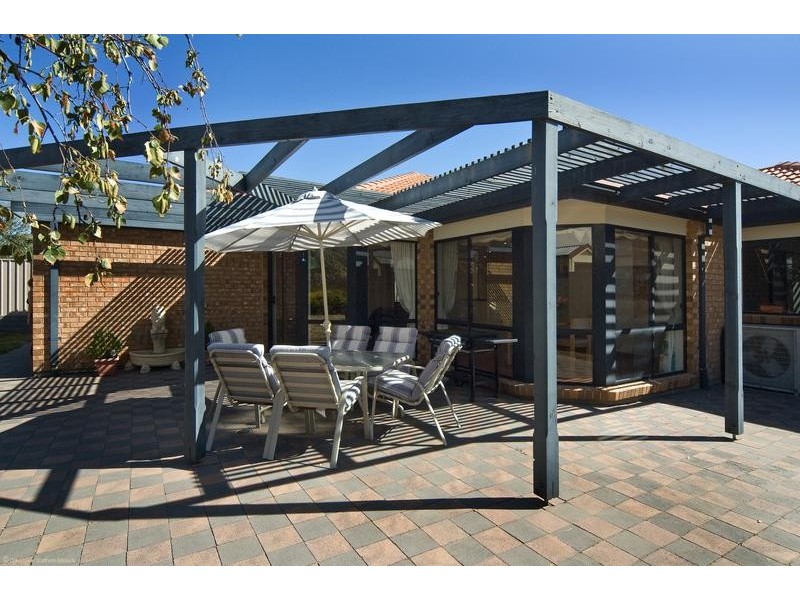 3 Westbury Ct, Woodcroft SA 5162