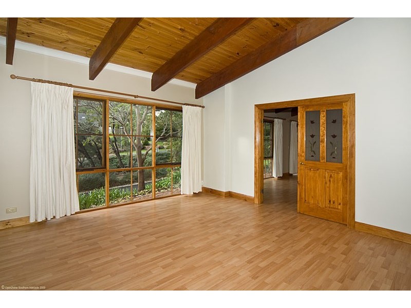 16 Woodland Grove, Aberfoyle Park SA 5159