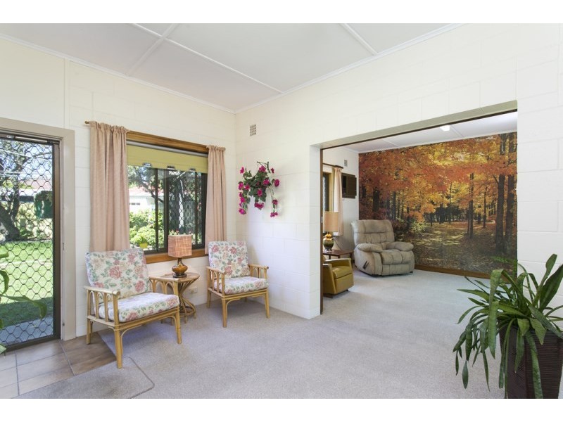 9 Cowra Crescent, Park Holme SA 5043