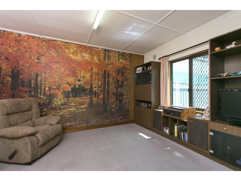 9 Cowra Crescent, Park Holme SA 5043