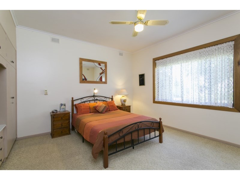 9 Cowra Crescent, Park Holme SA 5043