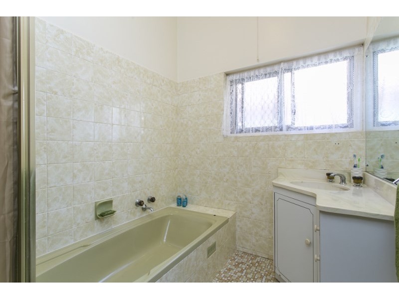 9 Cowra Crescent, Park Holme SA 5043