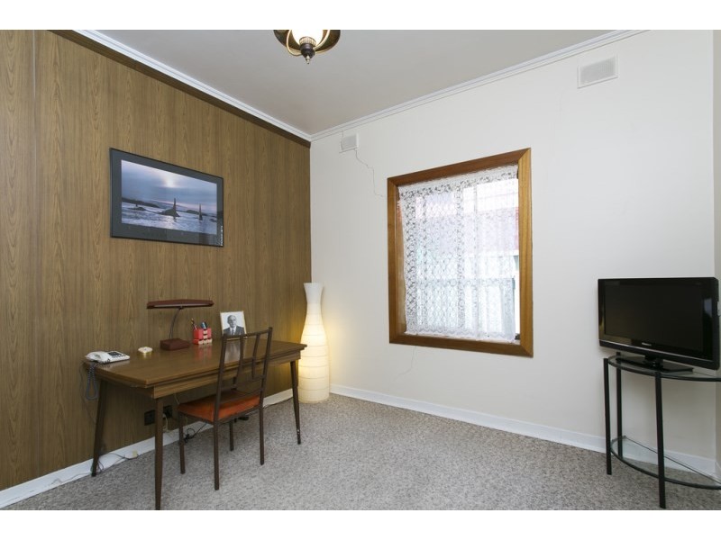 9 Cowra Crescent, Park Holme SA 5043