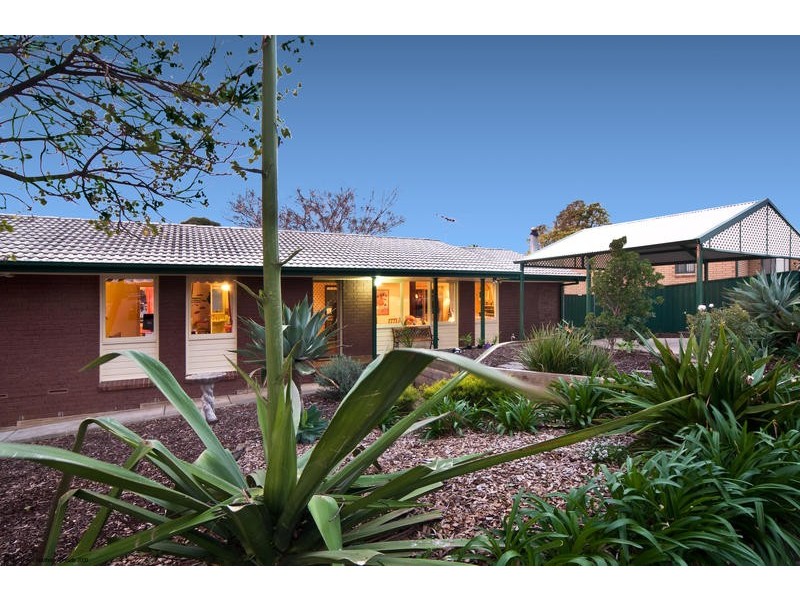 14 Manoora Drive, Hallett Cove SA 5158