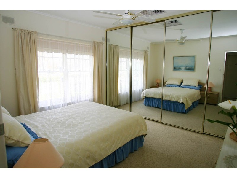 1/2 Dingera Avenue, North Plympton SA 5037