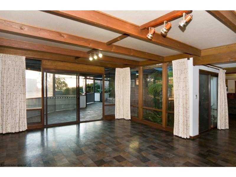 33 Seaview Drive, Happy Valley SA 5159