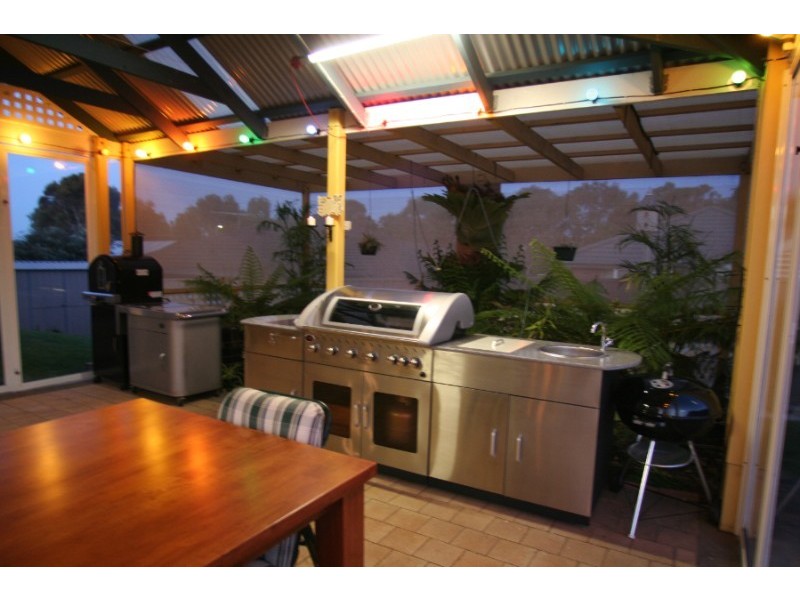 9 Grand Blvd, Seaford Rise SA 5169