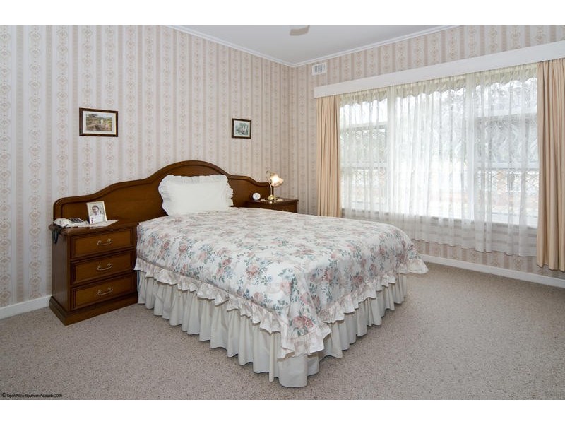 19 Duncan Avenue, Park Holme SA 5043