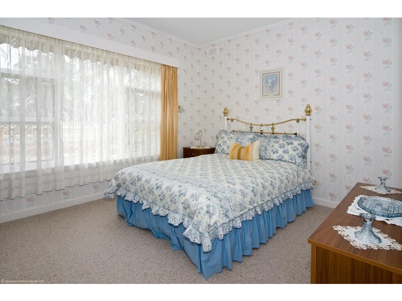 19 Duncan Avenue, Park Holme SA 5043