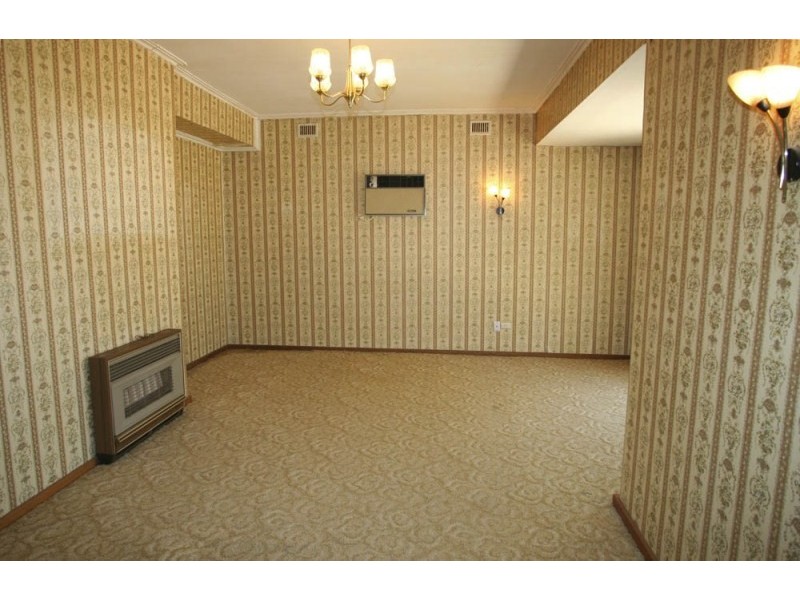 17 Sandison Avenue, Park Holme SA 5043