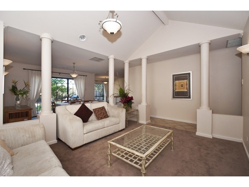 77 Dorrien Avenue, Woodcroft SA 5162